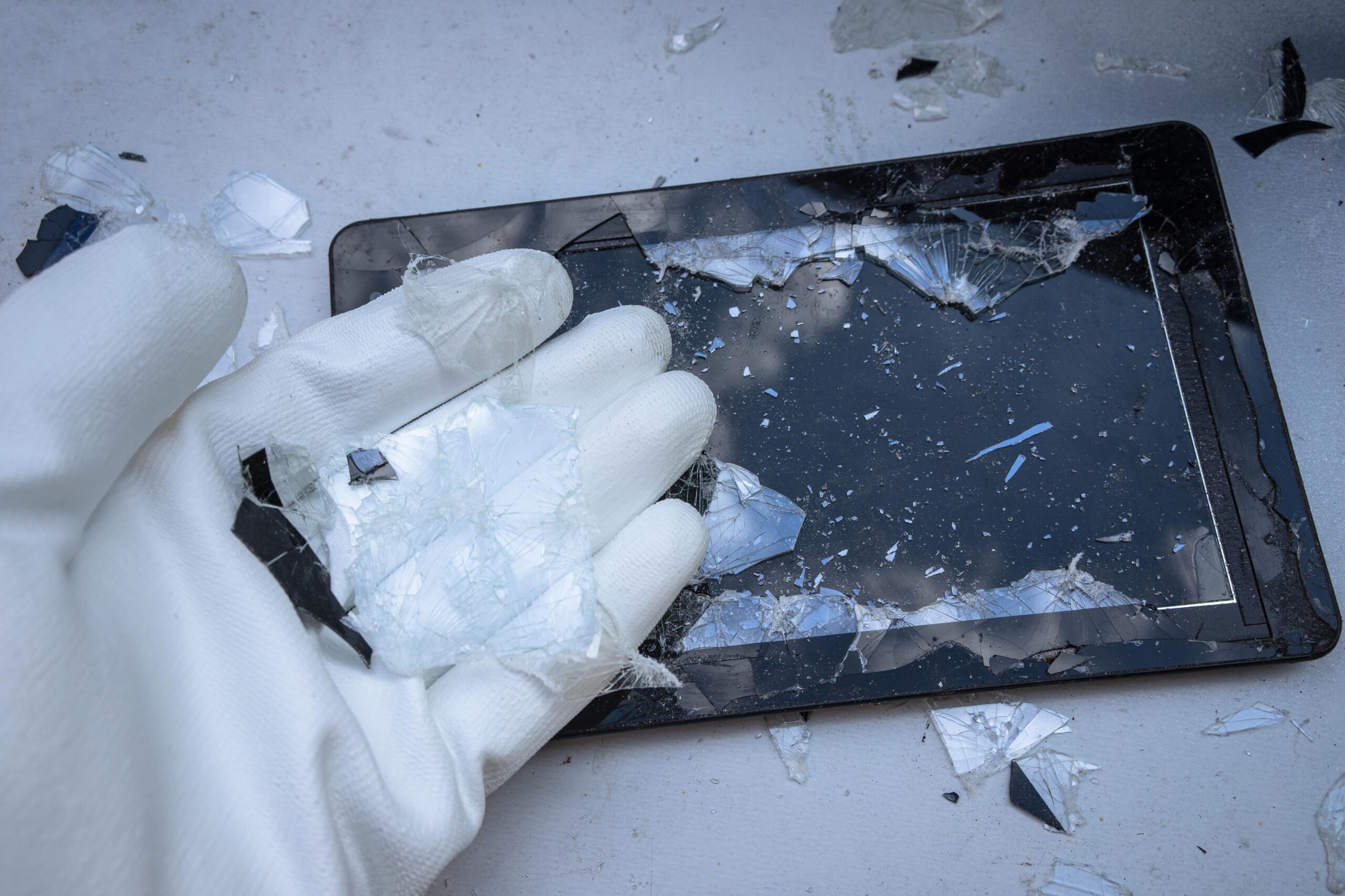 microtraces prélevées par la police scientifique dans une affaire criminelle Forenseek
