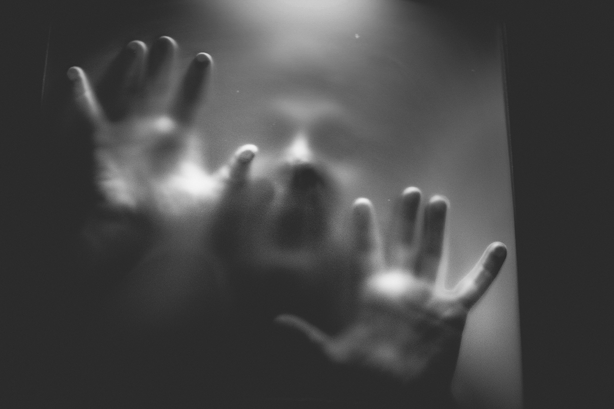 Stress post-traumatique et syndrome vicariant pour les acteurs de la police scientifique, magistrats, avocats. Forenseek